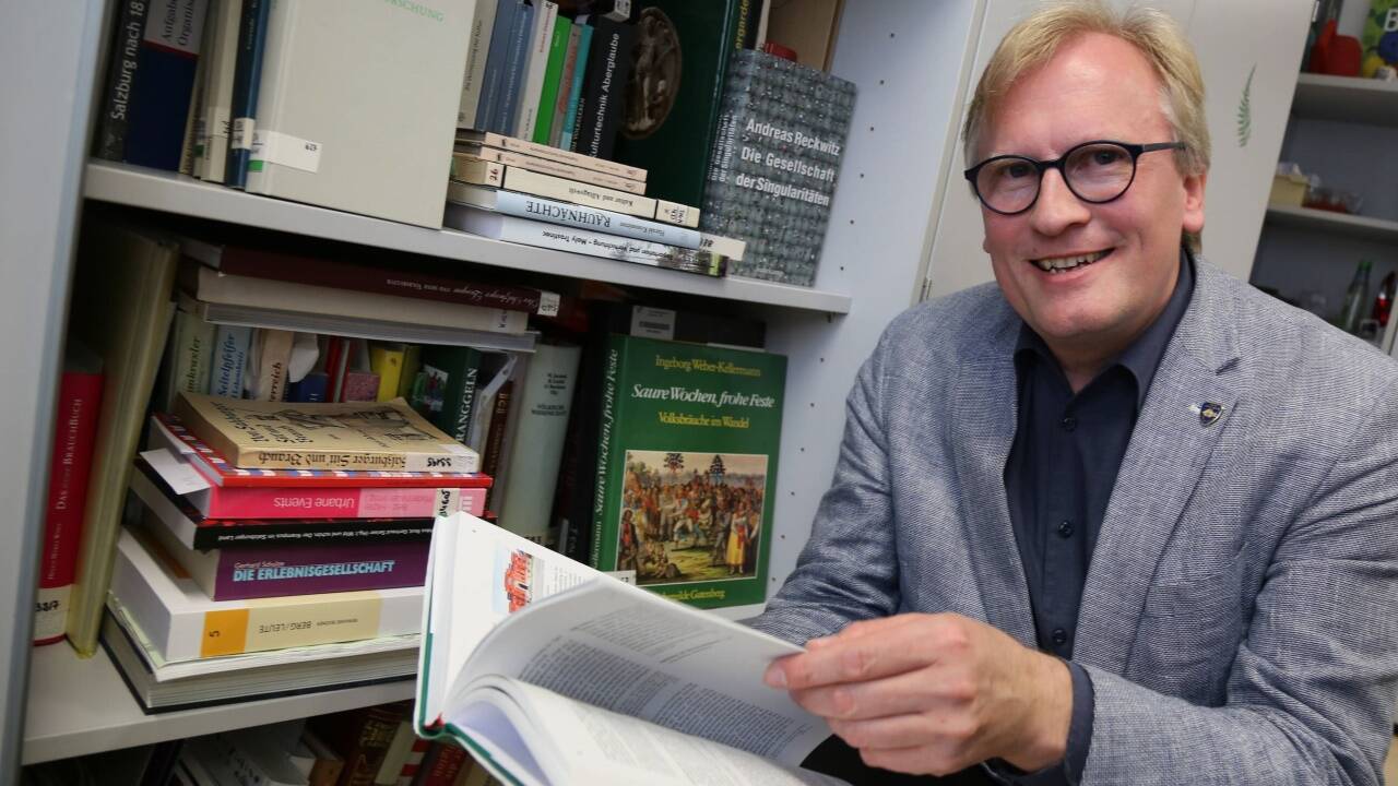 Michael Greger ist Leiter des Salzburger Instituts für Volkskunde. 