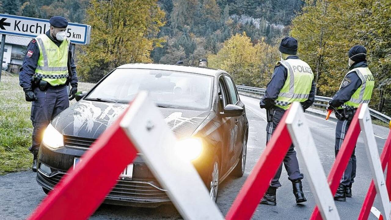 Ausfahrtskontrollen prägen im Frühjahr und im Herbst das Bild in manchen Ortseinfahrten.  
