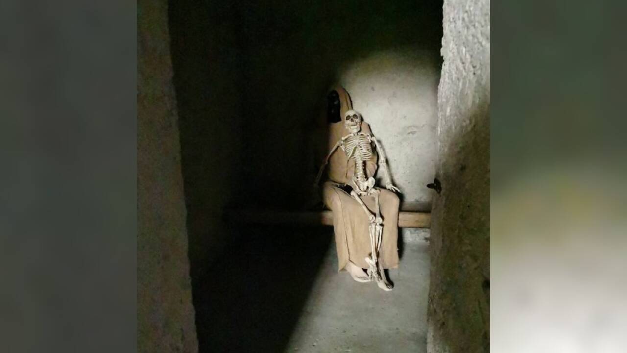 Eine Gefängniszelle auf Schloss Moosham. Dort mussten die Angeklagten mehrere Monate in eisiger Kälte ausharren.  