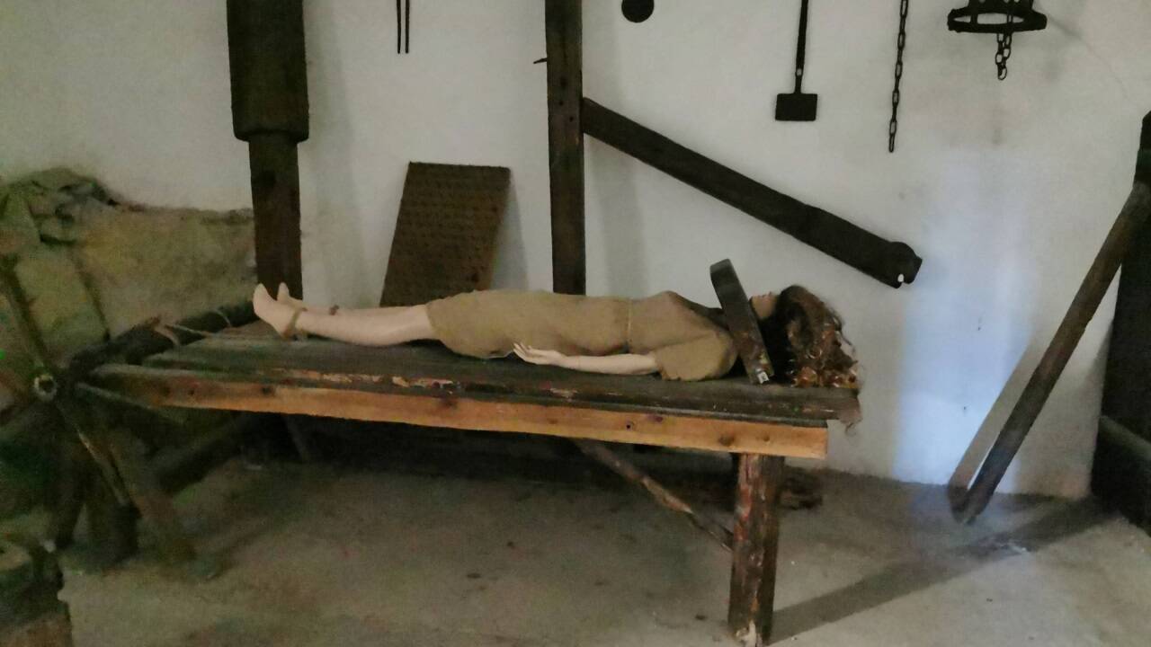 Streckbank, Galgen und weiteres Folterwerkzeug sind noch heute auf Schloss Moosham zu besichtigen.  