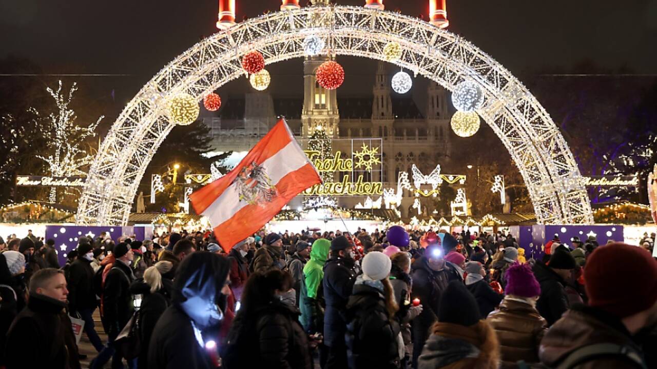 Maßnahmen-Gegner auch zu Weihnachten in Bewegung Maßnahmen-Gegner auch zu Weihnachten in Bewegung