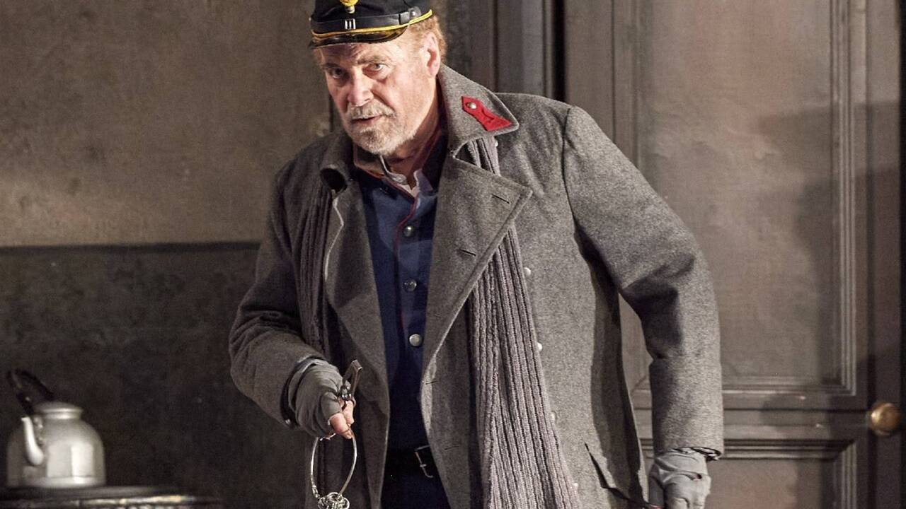 Peter Simonischek als Frosch in der „Fledermaus“ der Wiener Staatsoper. Peter Simonischek als Frosch in der „Fledermaus“ der Wiener Staatsoper.