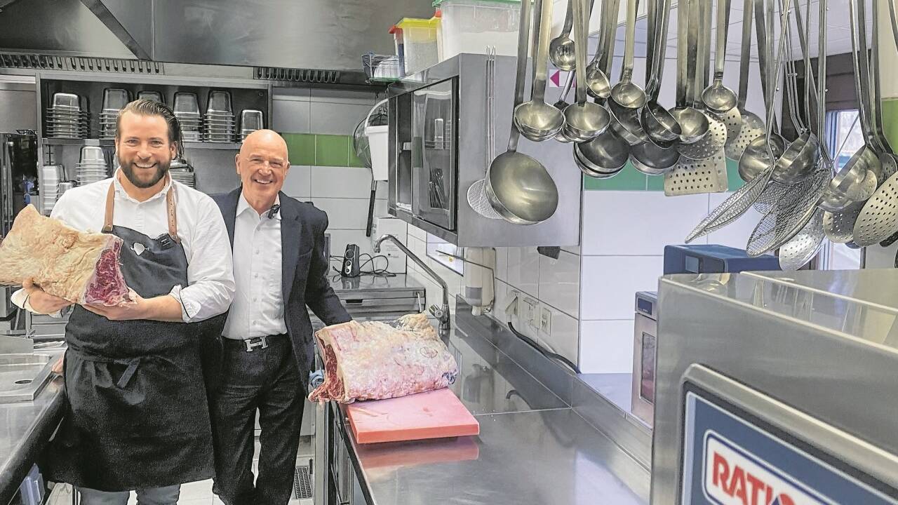 Luis Absmann und Kurt Fuchs in der schlauen Fuxn-Küche. Luis Absmann und Kurt Fuchs in der schlauen Fuxn-Küche.
