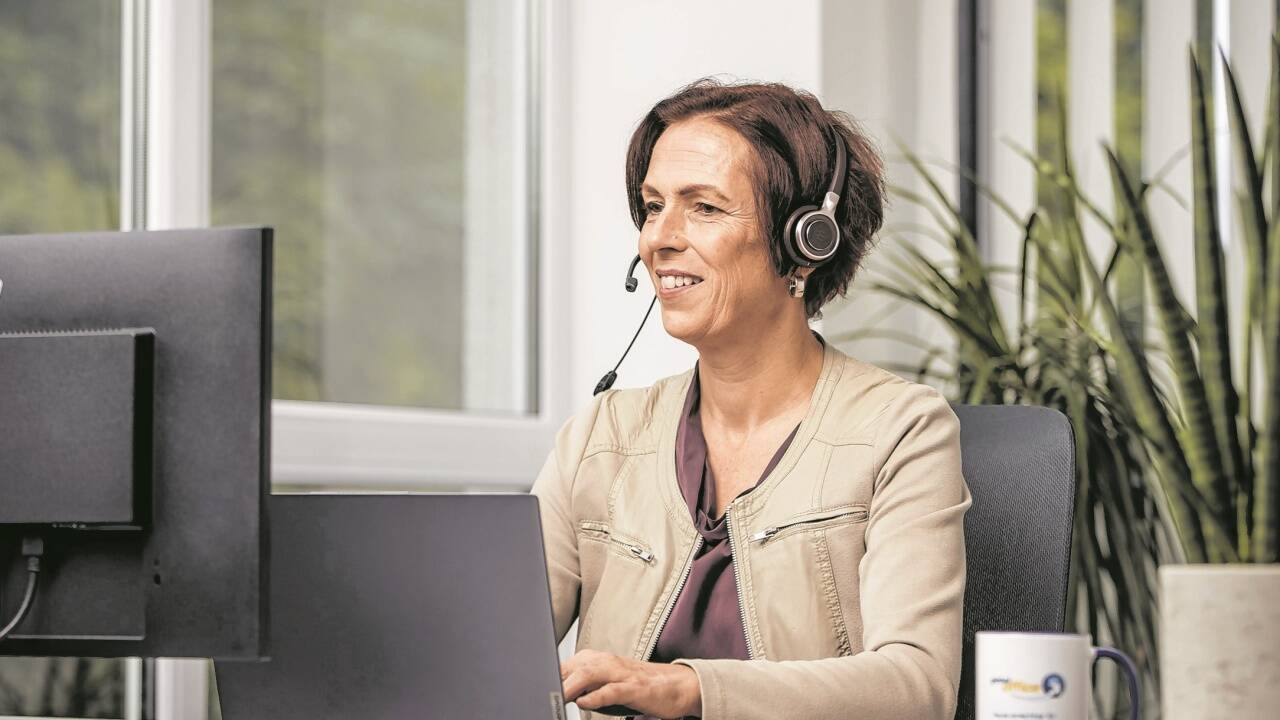 Der Umstieg ins Callcenter biete viele Vorteile, berichten Mitarbeiterinnen. Durch das Telefonieren können sie Menschen helfen und erfahren dadurch Wertschätzung.  