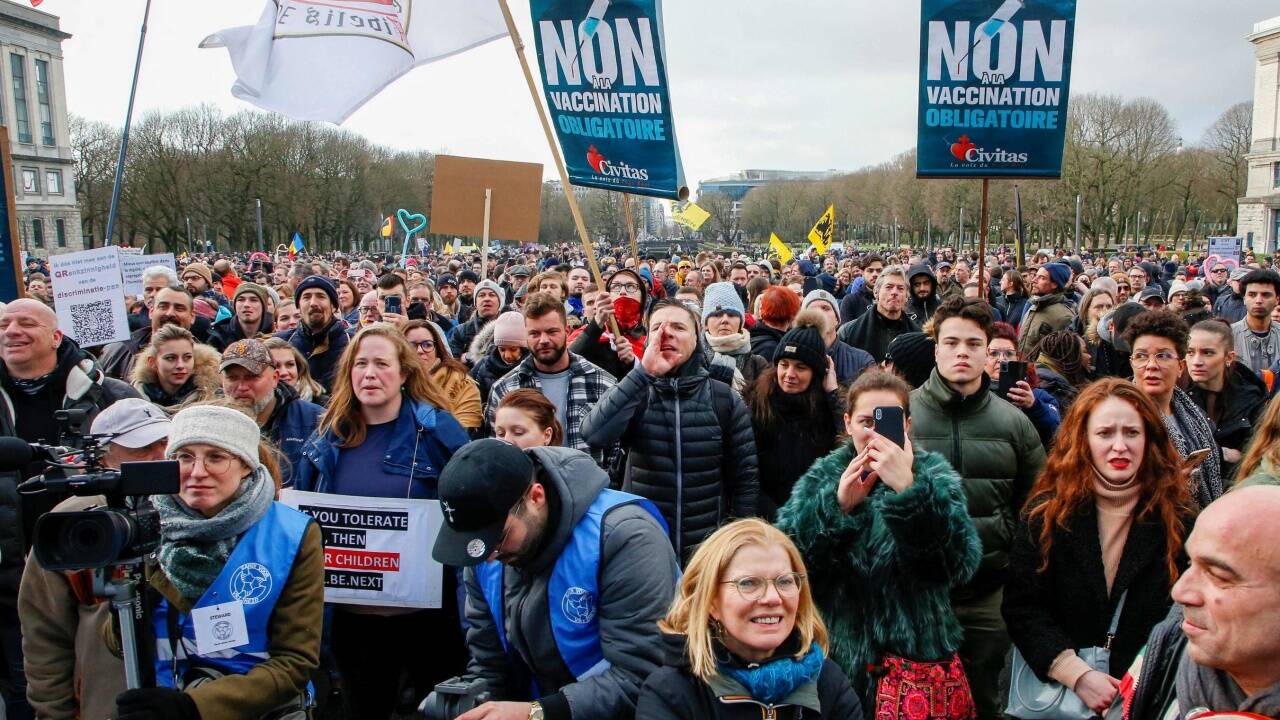 Am Sonntag waren es laut Polizeiangaben nur noch rund 5000 Demonstranten, die in Brüssel friedlich ihren Unmut über die Coronamaßnahmen kundtaten.   Am Sonntag waren es laut Polizeiangaben nur noch rund 5000 Demonstranten, die in Brüssel friedlich ihren Unmut über die Coronamaßnahmen kundtaten.