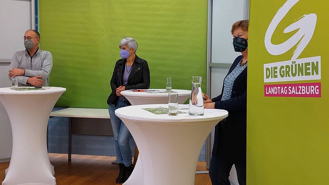 Bürgerlisten-Klubchefin Inge Haller, Aufsichtsrätin Angelika Gasteiner und Landtagsabg. Josef Scheinast beim Pressegespräch am Dienstag zum Ausbau der Mönchsberggarage.  