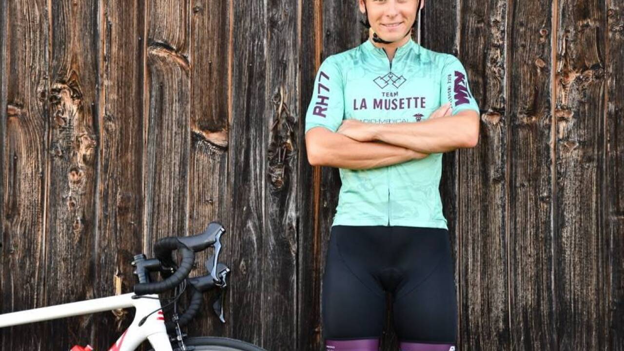 Triathleten fahren auch viele Kilometer auf dem Rennrad. Triathleten fahren auch viele Kilometer auf dem Rennrad.