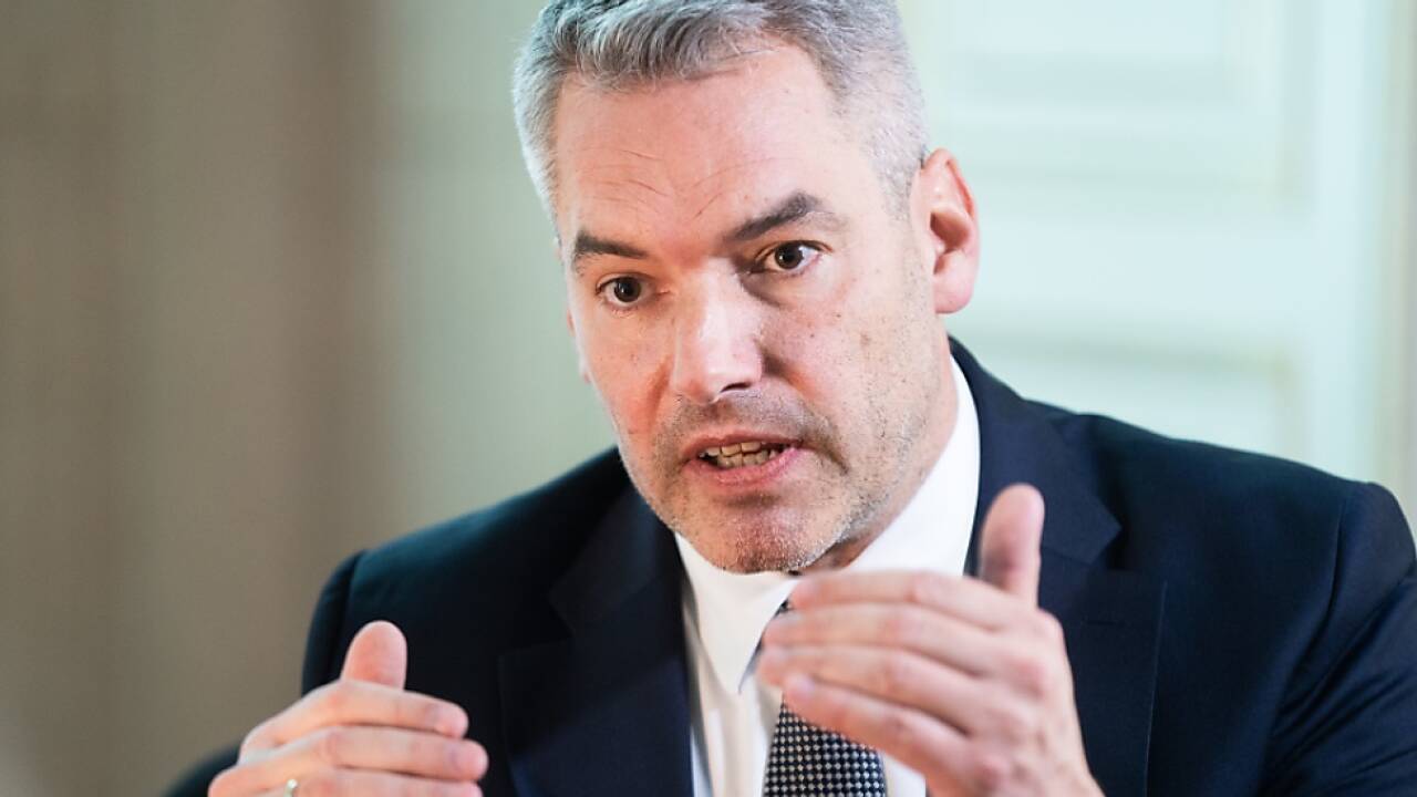 Nehammer wirbt mit seinem milden Corona-Verlauf für die Impfung Nehammer wirbt mit seinem milden Corona-Verlauf für die Impfung