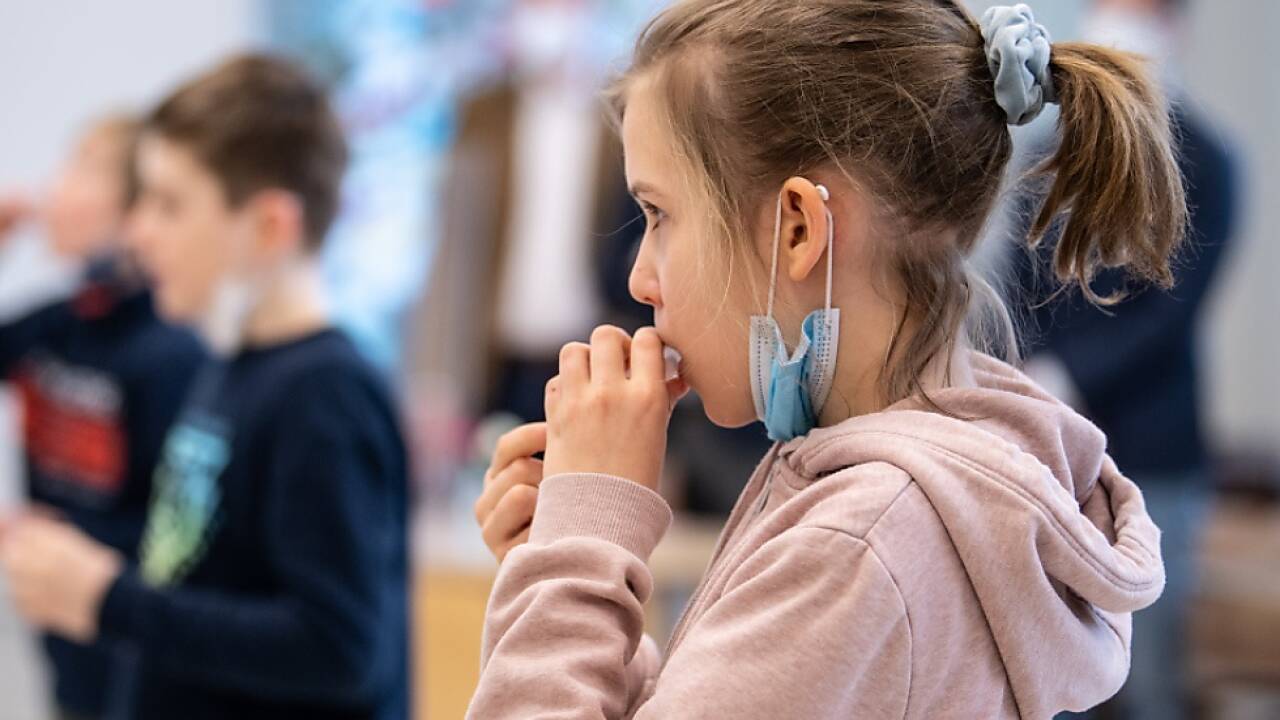Ab Montag sollen alle Schüler zweimal pro Woche PCR-testen Ab Montag sollen alle Schüler zweimal pro Woche PCR-testen