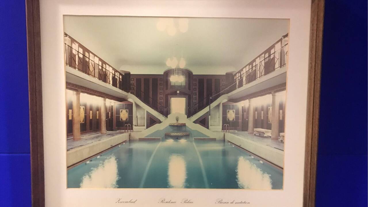 Dieses Schwimmbad gibt es irgendwo in den Eingeweiden des Gebäudes, nur wo? Gefunden wurde bisher nur das alte Foto.  Dieses Schwimmbad gibt es irgendwo in den Eingeweiden des Gebäudes, nur wo? Gefunden wurde bisher nur das alte Foto.