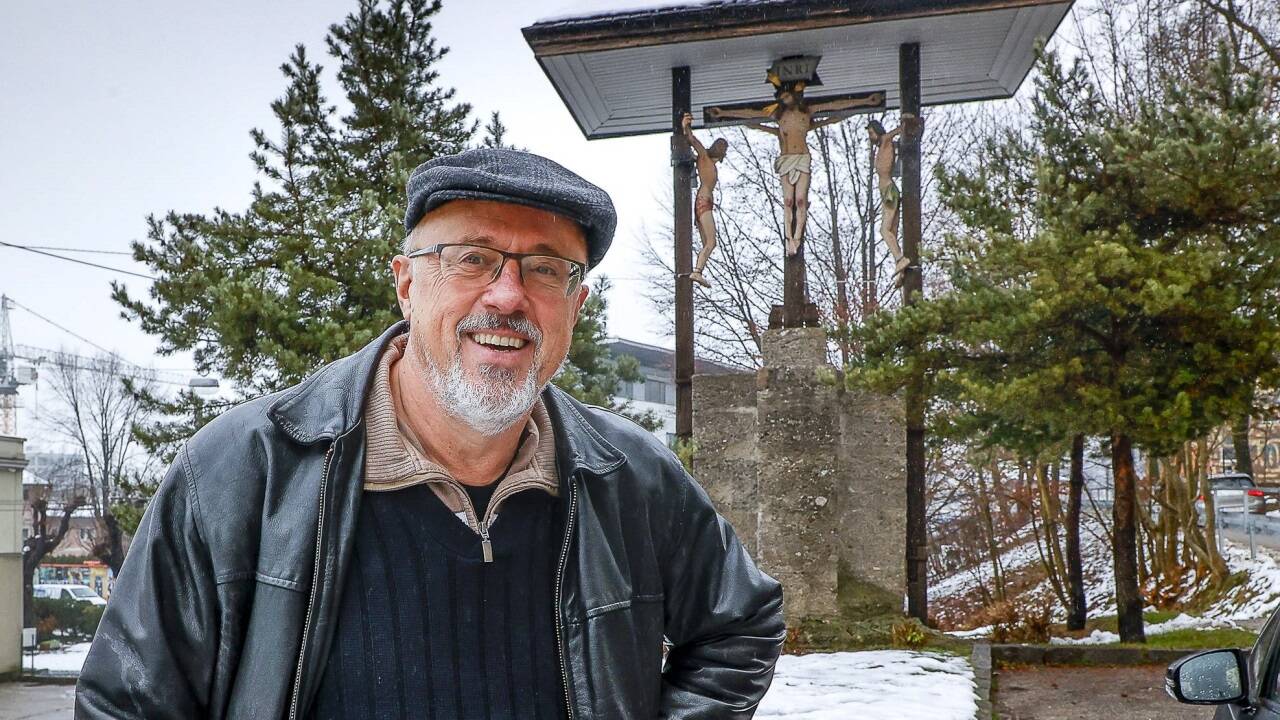 Historiker Gerhard Ammerer vor der Kreuzigungsgruppe in Schallmoos. Historiker Gerhard Ammerer vor der Kreuzigungsgruppe in Schallmoos.