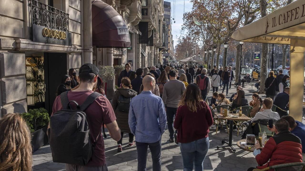 m Gastgarten sitzen oder flanieren in Barcelona.  