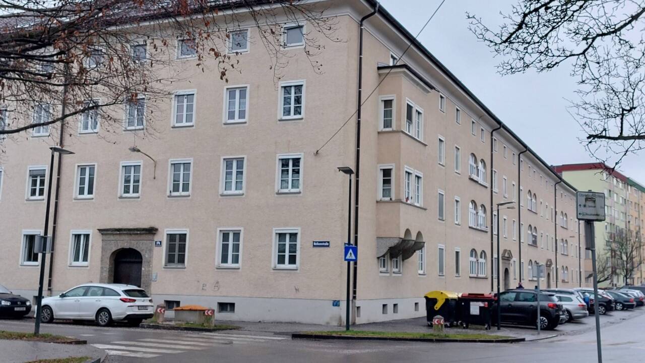 28 Wohnungen könnten im Dachgeschoß des Lehener Vierkanters errichtet werden, doch mangels Budgetmittel steht hier vieles seit Jahren leer.  