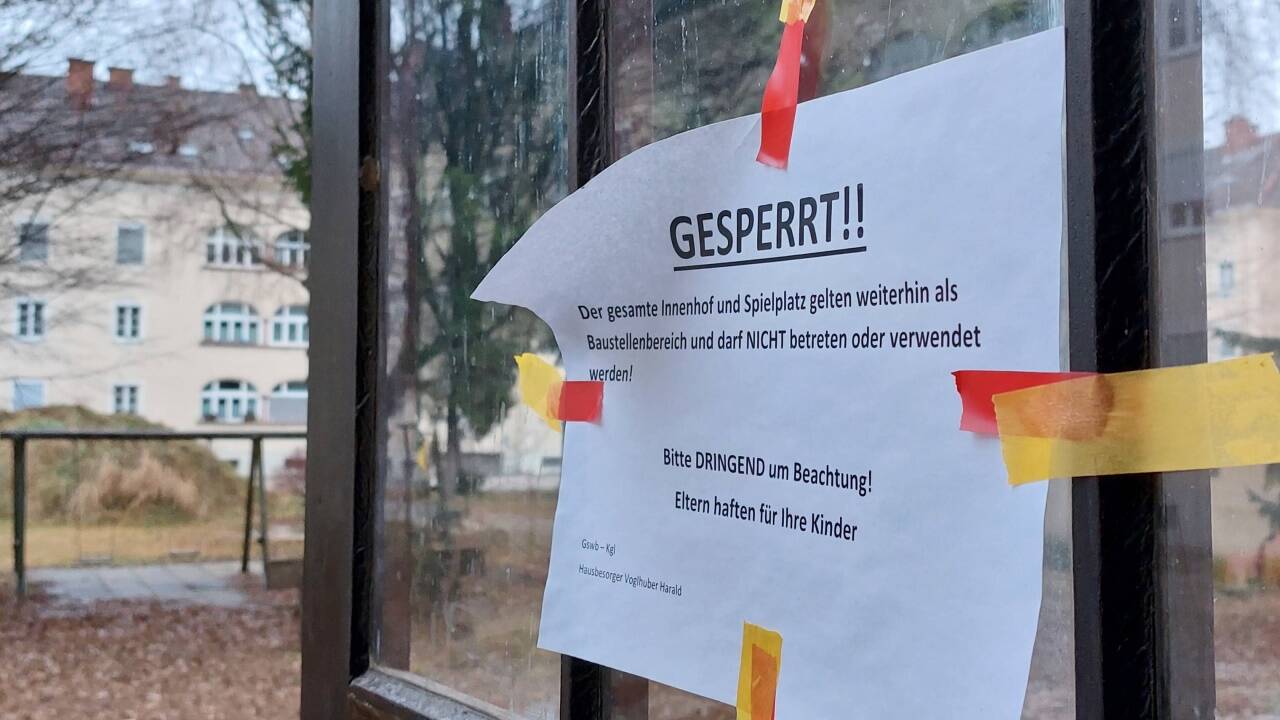 Der gesamte Innenhof samt Spielplatz ist seit Langem gesperrt.  