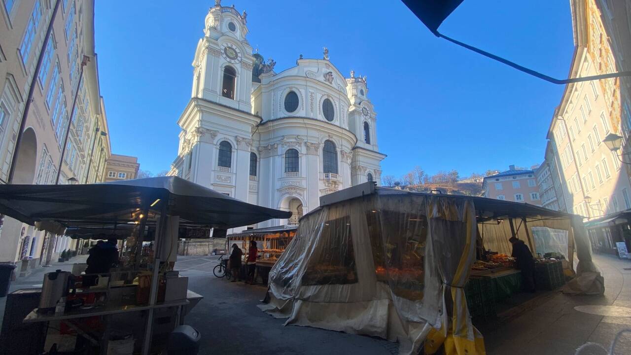 Schon vor der Pandemie hat der Markt am Universitätsplatz Standbetreiber verloren. Vor allem unter der Woche werden nun die Lücken zwischen den Ständen immer größer. 