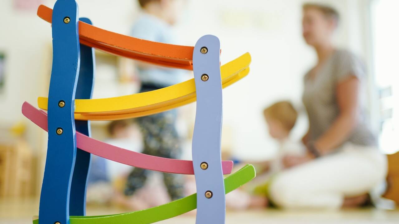 Kinderbetreuungsangebote und die Erwerbstätigkeit von Müttern hängen zusammen.  Kinderbetreuungsangebote und die Erwerbstätigkeit von Müttern hängen zusammen.