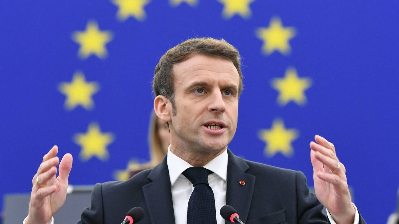 Emmanuel Macron und der Elysee-Palast nutzen die Gelegenheit der EU-Ratspräsidentschaft für eine Lektion in Französisch.  Emmanuel Macron und der Elysee-Palast nutzen die Gelegenheit der EU-Ratspräsidentschaft für eine Lektion in Französisch.