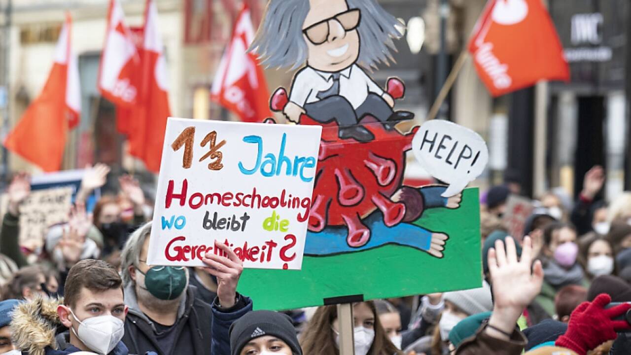 Demo gegen verpflichtende mündliche Matura  Demo gegen verpflichtende mündliche Matura