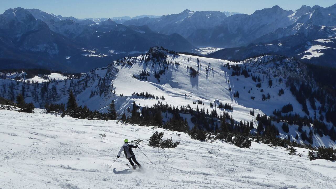 Abfahrt vom Sonntagshorn mit Blick auf das ebenfalls sehr lohnende Peitingköpfl.   Abfahrt vom Sonntagshorn mit Blick auf das ebenfalls sehr lohnende Peitingköpfl.