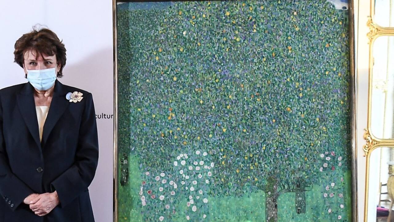 Französische Kulturministerin Bachelot mit "Rosen unter Bäumen" Französische Kulturministerin Bachelot mit 'Rosen unter Bäumen'