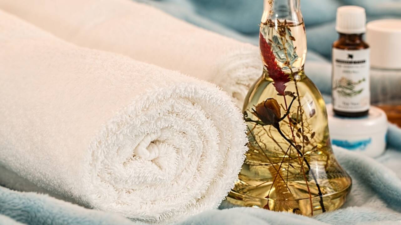 Eine Massage darf bei einem Wellnesstag auf keinen Fall fehlen.   Eine Massage darf bei einem Wellnesstag auf keinen Fall fehlen.