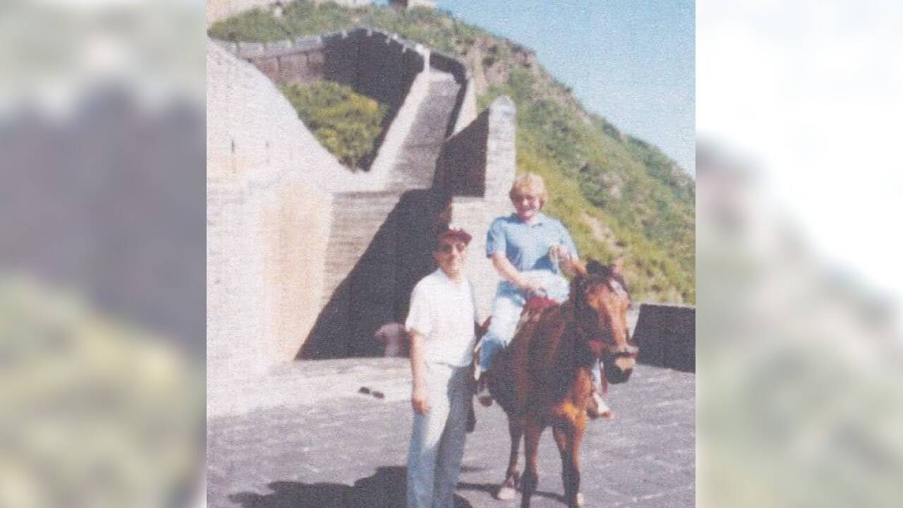 Hoch zu Ross an der Chinesischen Mauer 1994. 