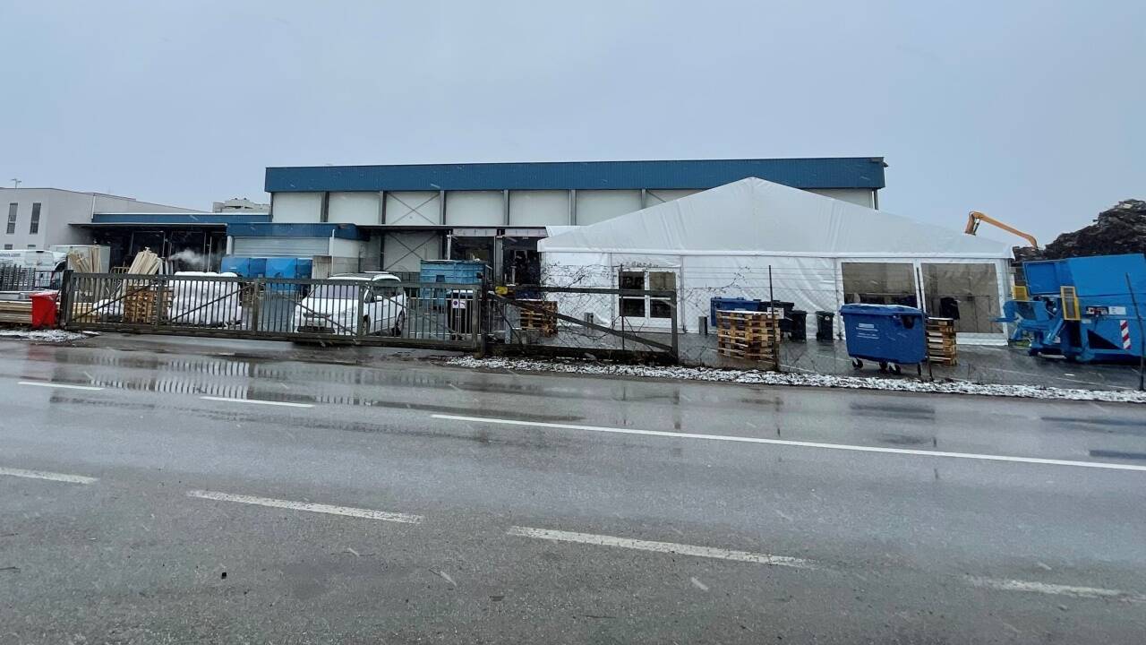 In dieser Lagerhalle in Siezenheim wurden Polizeikontrollen durchgeführt. In dieser Lagerhalle in Siezenheim wurden Polizeikontrollen durchgeführt.