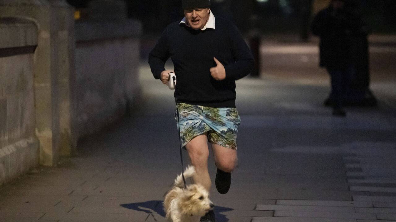Boris Johnson joggt. 