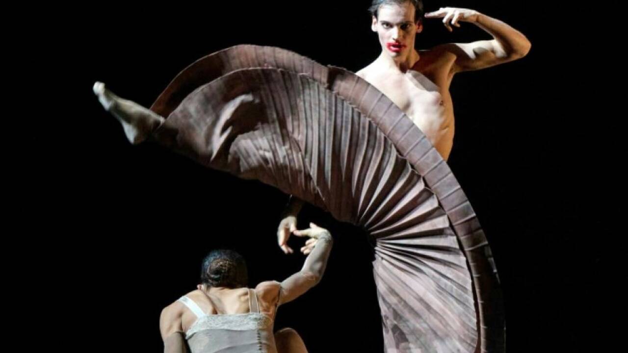 Rebecca Horner und Lourenço Ferreira in 'lux umbra'. 
