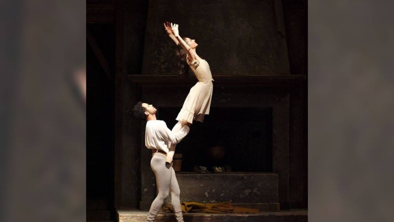 Yonah Acosta und Laurretta Summerscales in „Der Widerspenstigen Zähmung“. 
