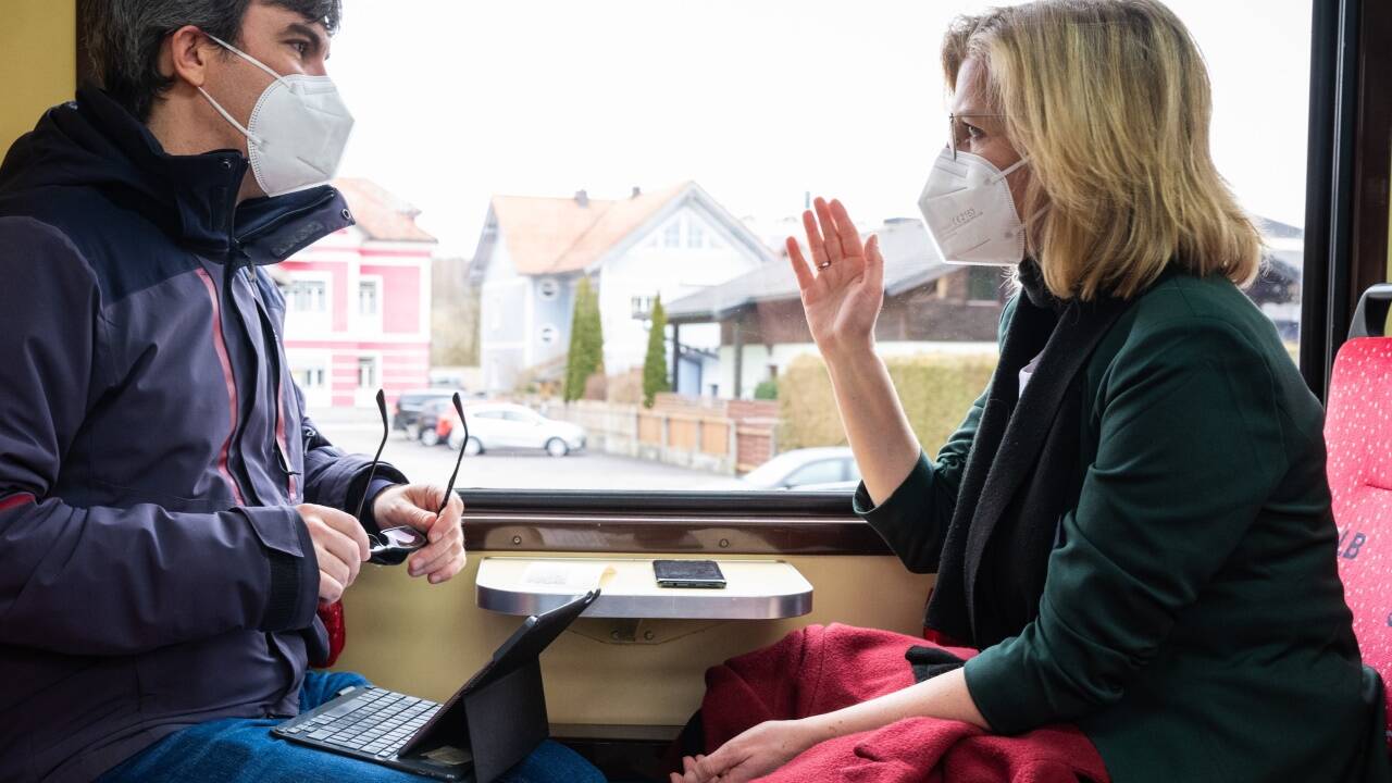 SN-Redakteur Anton Prlić im Gespräch mit Leonore Gewessler. SN-Redakteur Anton Prlić im Gespräch mit Leonore Gewessler.