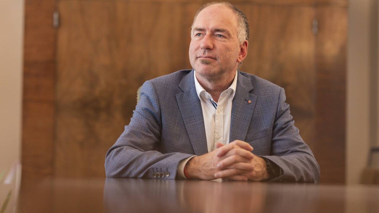 Alexander Stangassinger hat vor knapp drei Jahren den Bürgermeistersessel in der zweitgrößten Stadt für die SPÖ zurückerobert. Und er will in Hallein so schnell nicht wieder Platz machen. Alexander Stangassinger hat vor knapp drei Jahren den Bürgermeistersessel in der zweitgrößten Stadt für die SPÖ zurückerobert. Und er will in Hallein so schnell nicht wieder Platz machen.