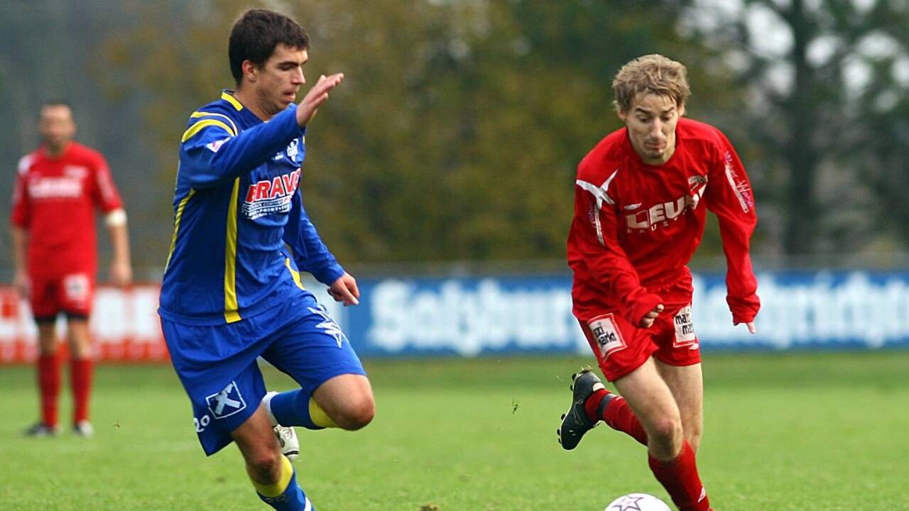 Über Anif schaffte Michael Perlak (rechts im Archivbild) den Sprung in den Profifußball, nun kehrt der Edeltechniker wieder zurück.  