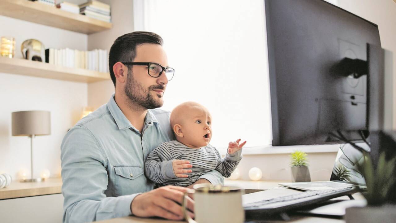 Homeoffice birgt das Potenzial in sich, Familie und Arbeit besser zu vereinen – und das Risiko, zu wenige Grenzen zwischen Privat- und Berufsleben zu ziehen. 