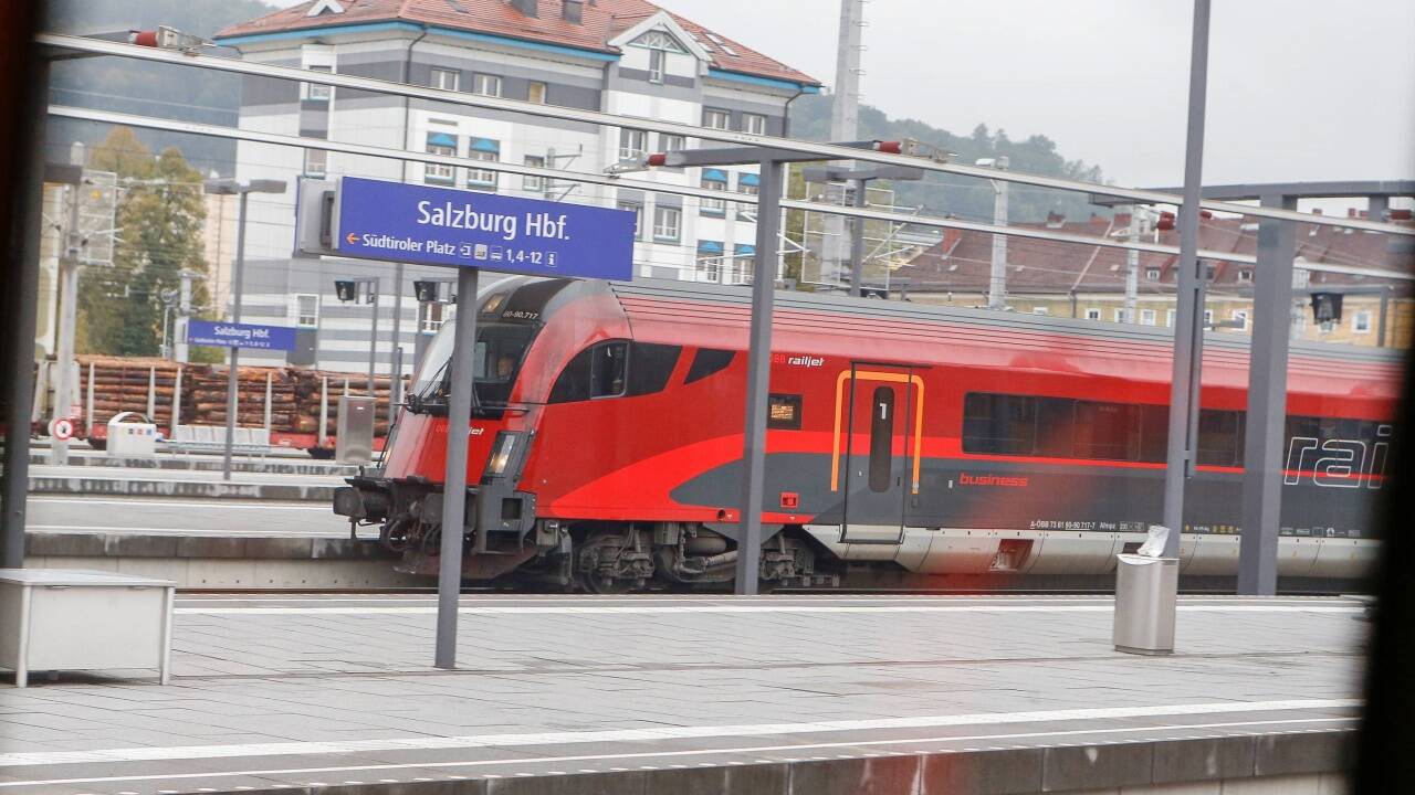 Vom Bahnsteig zum Flughafen lautet die Devise, seit die Kurzstrecke von der AUA nicht mehr bedient wird. Vom Bahnsteig zum Flughafen lautet die Devise, seit die Kurzstrecke von der AUA nicht mehr bedient wird.