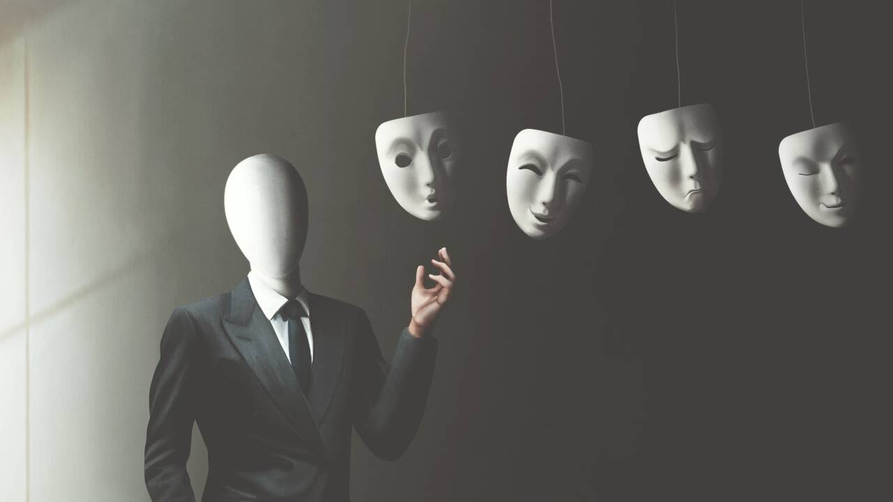 Politische Repräsentanten, die einander die Urlaube missgönnen, die einander in Chats und in der Öffentlichkeit beschimpfen, die sich in immer schneller drehende Spiralen der Heuchelei und der gekünstelten Empörung begeben, werten nicht nur einander ab, sondern auch sich selbst. Politische Repräsentanten, die einander die Urlaube missgönnen, die einander in Chats und in der Öffentlichkeit beschimpfen, die sich in immer schneller drehende Spiralen der Heuchelei und der gekünstelten Empörung begeben, werten nicht nur einander ab, sondern auch sich selbst.