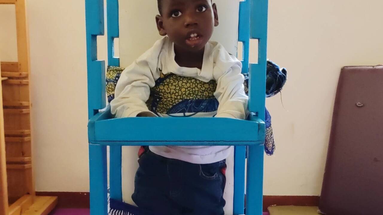 Im Tageszentrum in Kenia gibt es Lernmöglichkeiten für beeinträchtigte Kinder. 