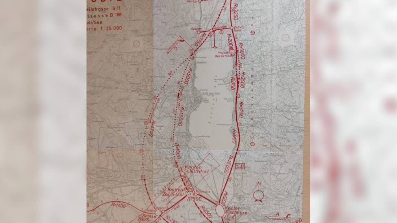 Eine Studie des Landes von 1972 mit Varianten der Zeller Umfahrung, darunter eine Hangbrücke am Ostufer.  