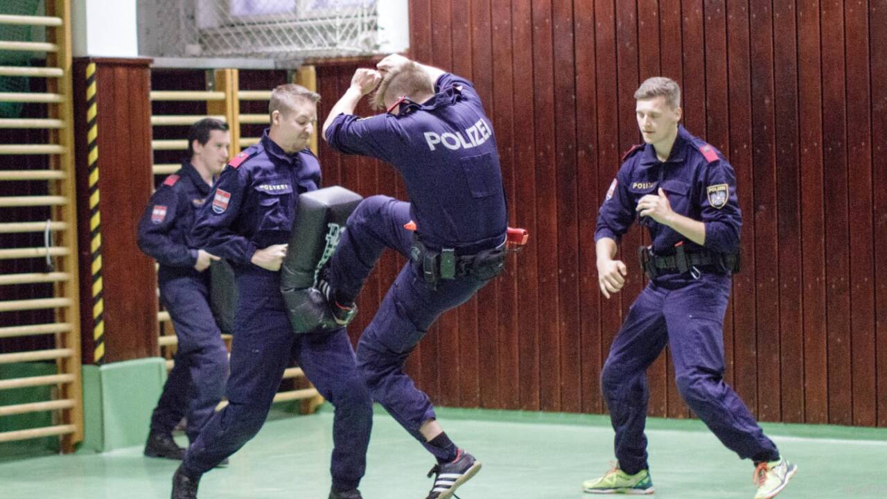 Die Ausbildung dauert insgesamt zwei Jahre.  