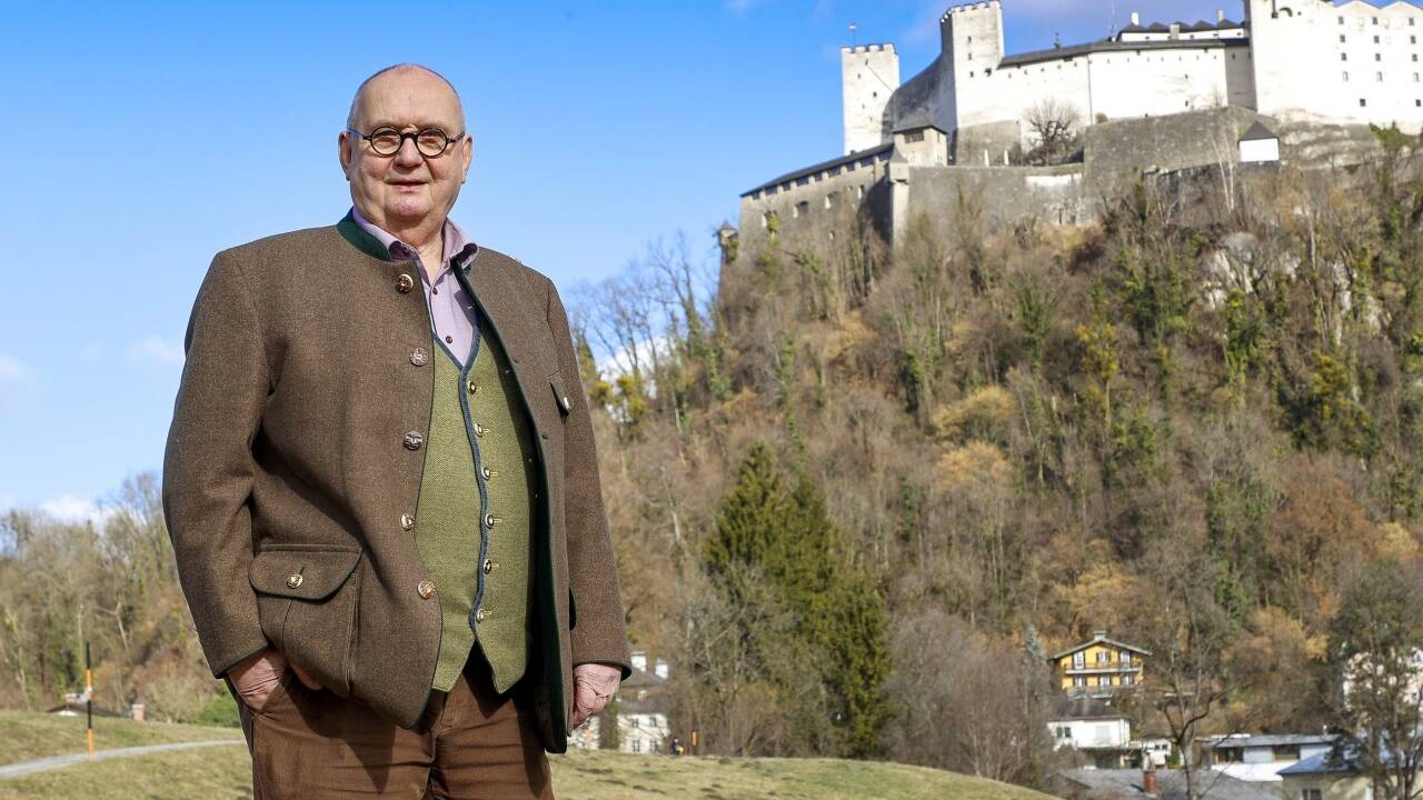 Ombudsmann Wolfgang Seewald (73) beim Krauthügel – dort, wo die große Baustelle für den Garagenausbau eingerichtet werden soll.  