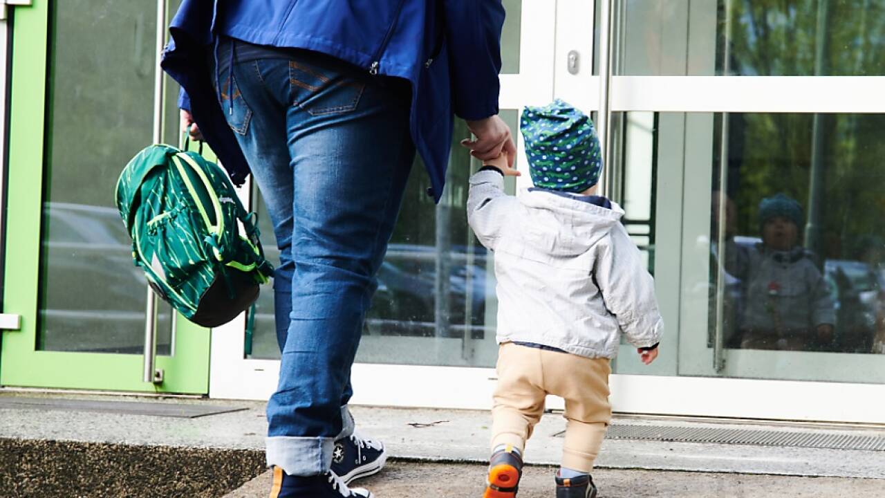 Meist übernehmen Mütter die Organisation des Kinderalltags. Meist übernehmen Mütter die Organisation des Kinderalltags.