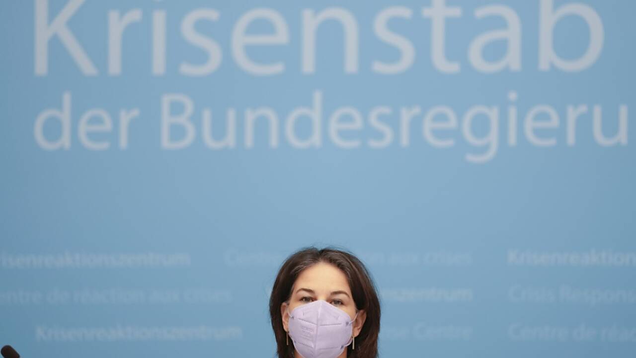 Baerbock kündigt 'volles Paket' gegen Russland an 