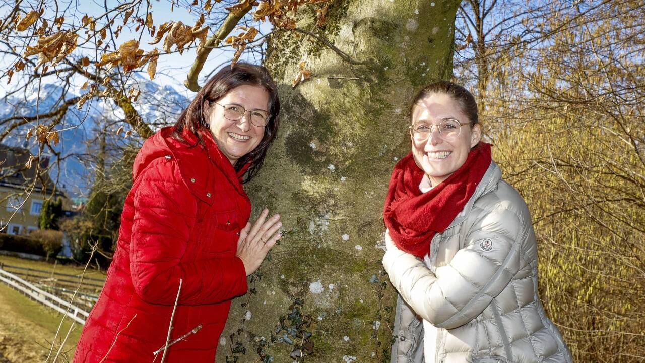 Angelika Reichartzeder (l.) und Elisabeth Peschek-Tomasi schöpfen aus der Kraft der Natur.  