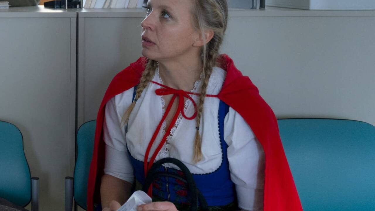 Nina Proll als „Rotkäppchen“ Silke Weinzierl. Nina Proll als „Rotkäppchen“ Silke Weinzierl.