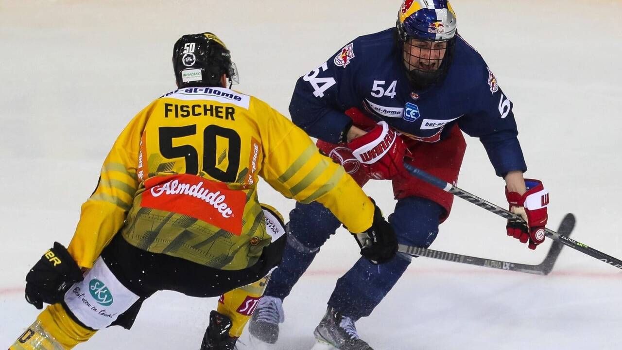 Im Spiel gegen die Vienna Capitals erzielte Luca Auer (mit Nr. 54) sein erstes Tor bei den Profis des EC Red Bull Salzburg. 