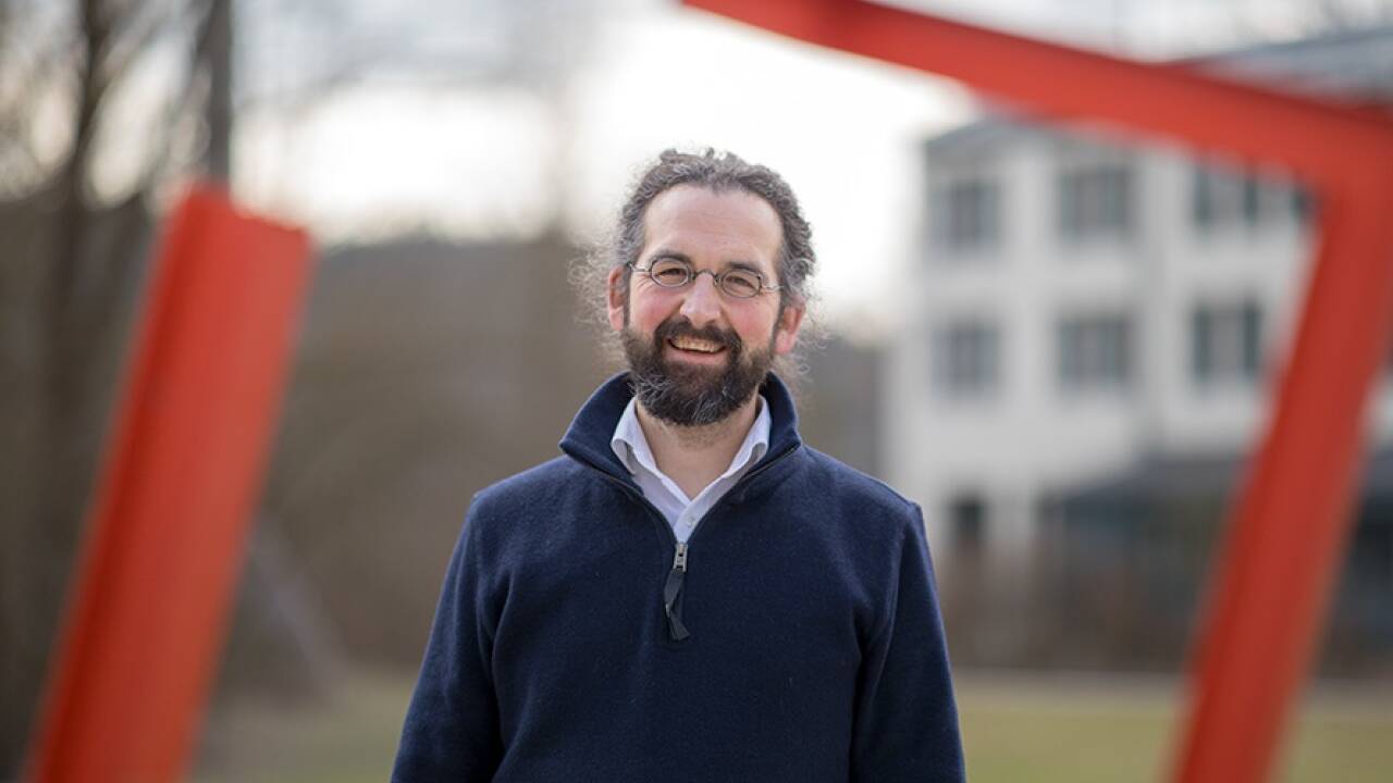 Florian Töpfl (45) ist Inhaber des Lehrstuhls für Politische Kommunikation mit Schwerpunkt auf Osteuropa und die postsowjetische Region an der Universität Passau.  Florian Töpfl (45) ist Inhaber des Lehrstuhls für Politische Kommunikation mit Schwerpunkt auf Osteuropa und die postsowjetische Region an der Universität Passau.