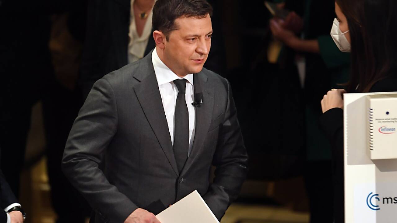 Selenskyj nimmt an Sitzung des EU-Parlaments teil 
