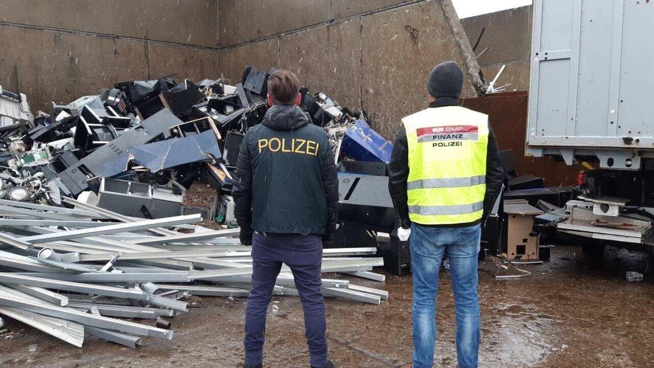 Ende auf Salzburger Schrottplatz – Glücksspielgeräte vernichtet.  