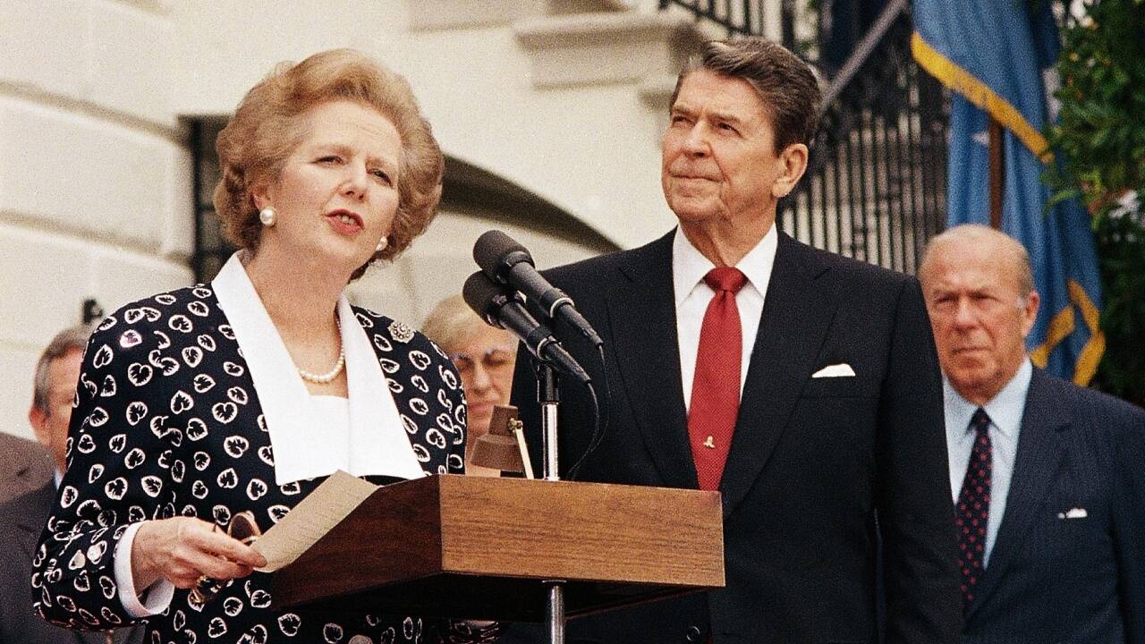 Die frühere britische Premierministerin Margaret Thatcher und der damalige US-Präsident Ronald Reagan im Jahr 1987.  Die frühere britische Premierministerin Margaret Thatcher und der damalige US-Präsident Ronald Reagan im Jahr 1987.
