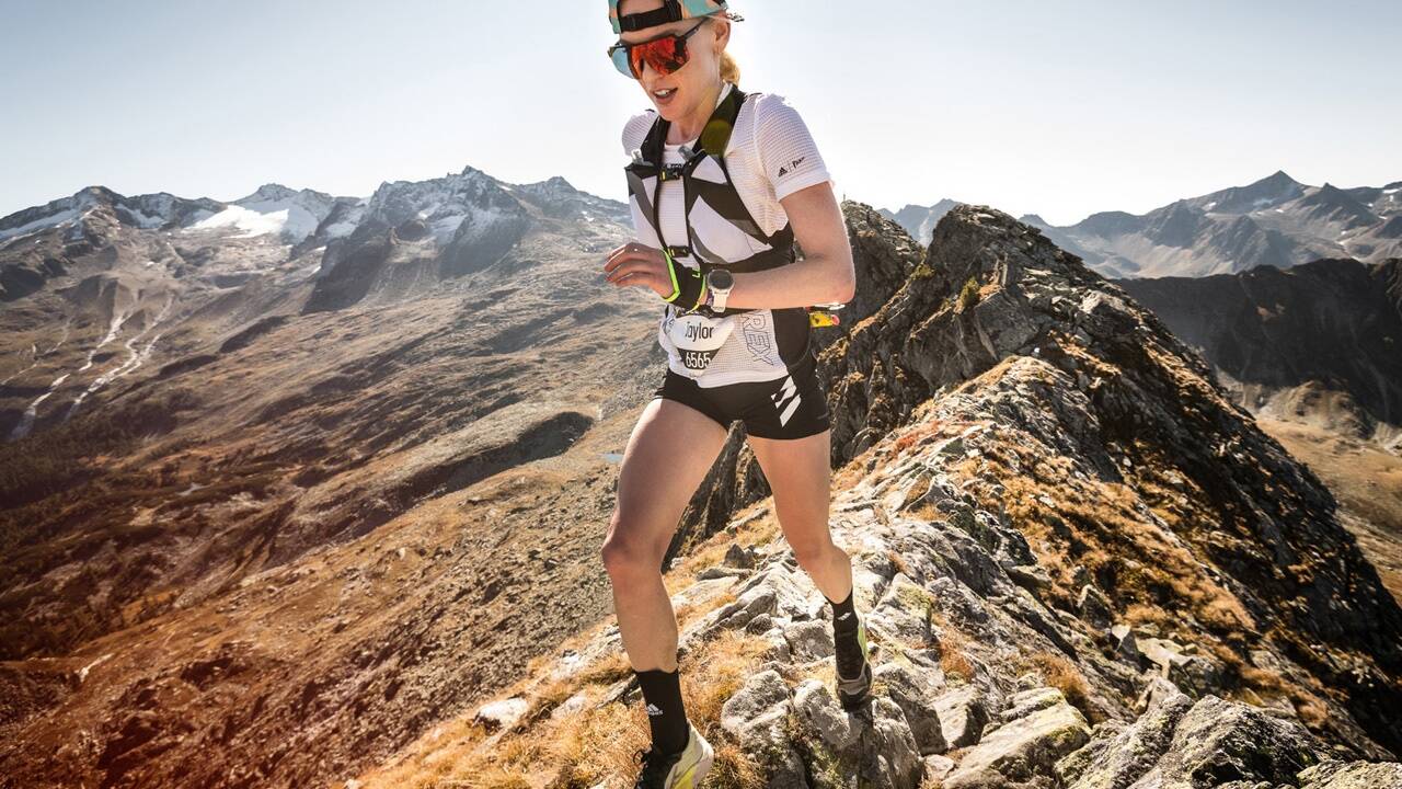 Um zum Trailrun-Profi zu werden, muss man viele Laufkilometer im Gelände sammeln. Bei den adidas INFINITE TRAILS vom 9. bis 11. September im Gasteiner Tal steht die Trailrun-Elite am Start.  